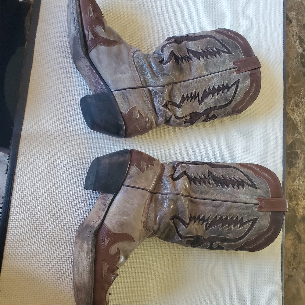 Gorgeous Corral Western boots - Picture 2 of 6